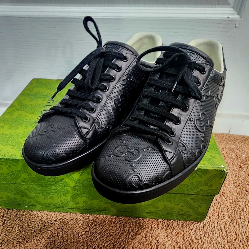 GUCCI ACE GG EMBOSSED SNEAKER